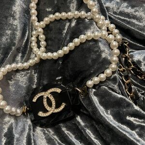 ChanelPearl Necklace Airpod Case